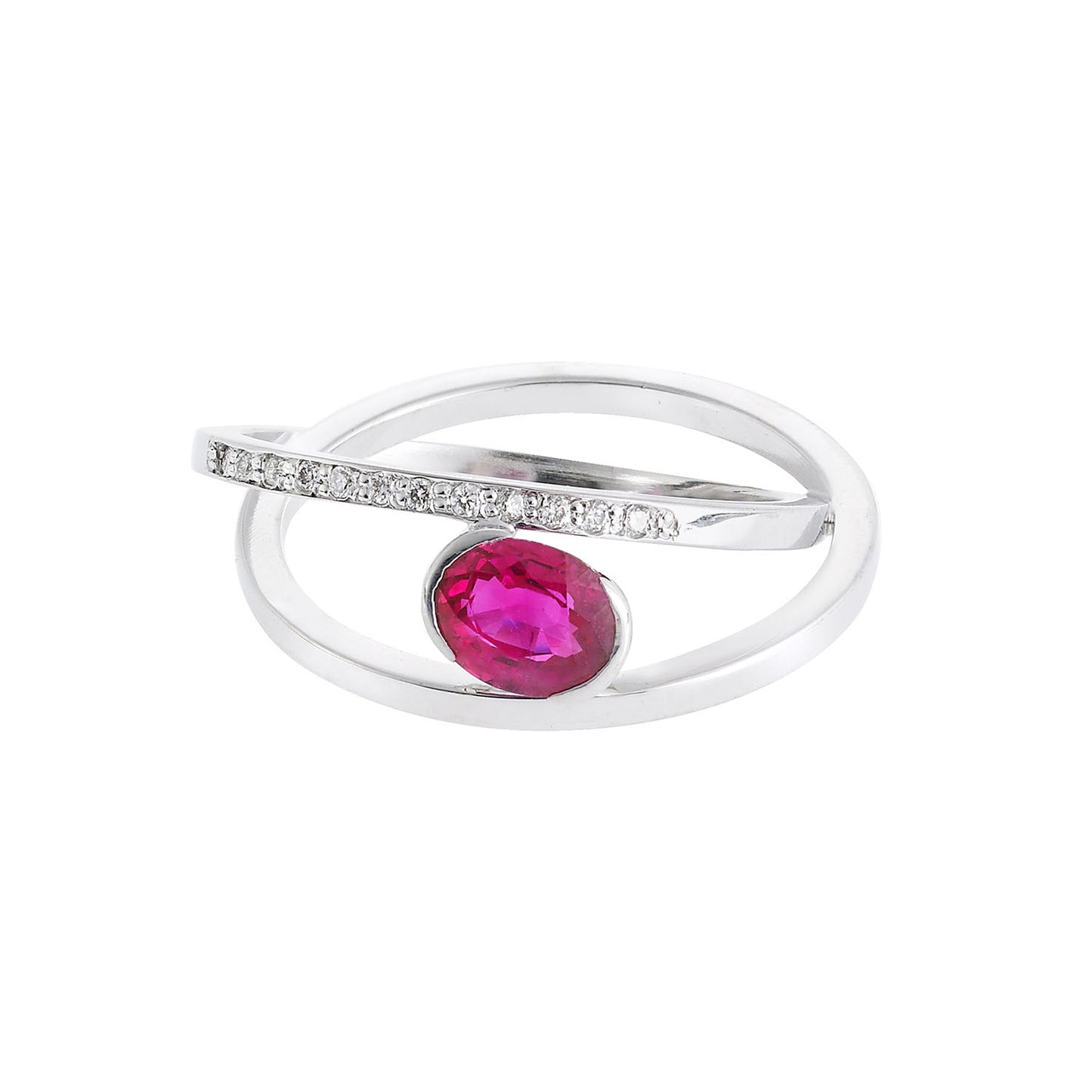 Ring 18KT White Gold with an Oval Ruby and Brilliant cut Diamonds. Product Code : 1087DA33WR
