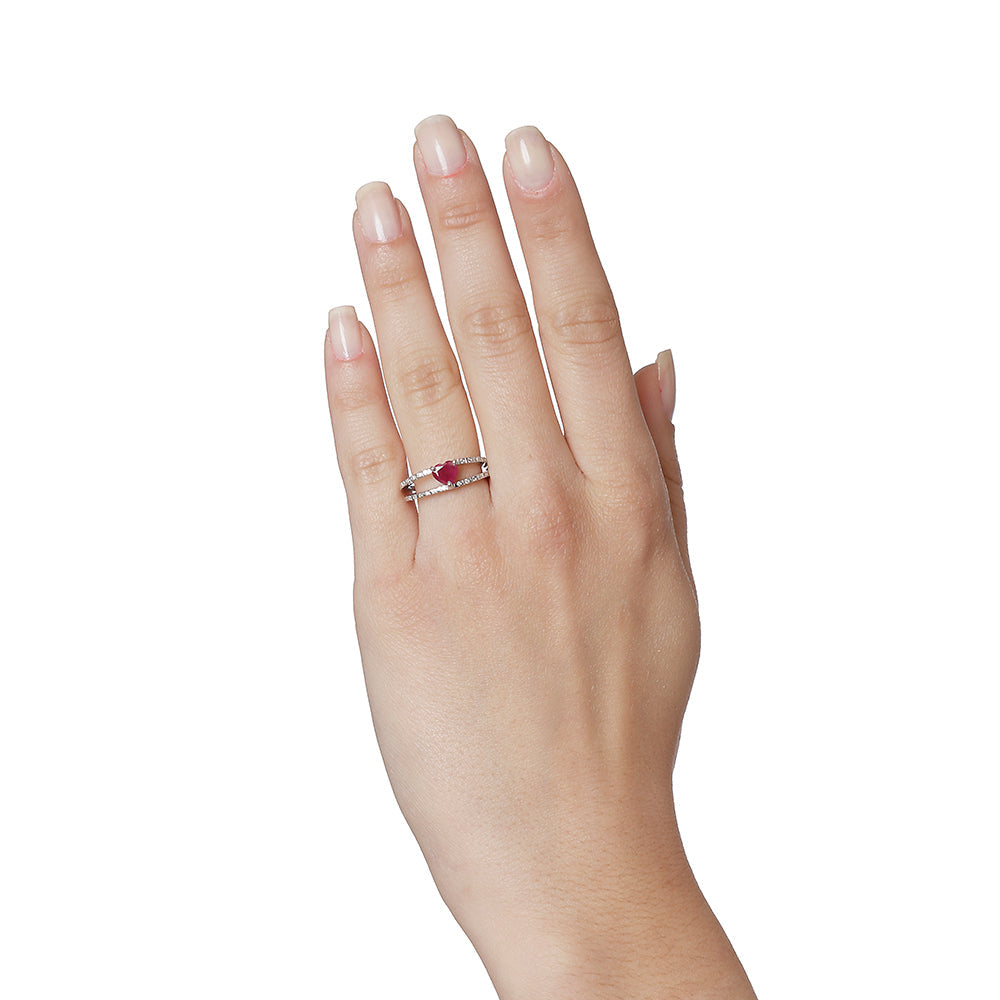 Ring 18KT White Gold with a Heart Ruby and Brilliant cut Diamonds. Product Code: 1118DA29WRΑ