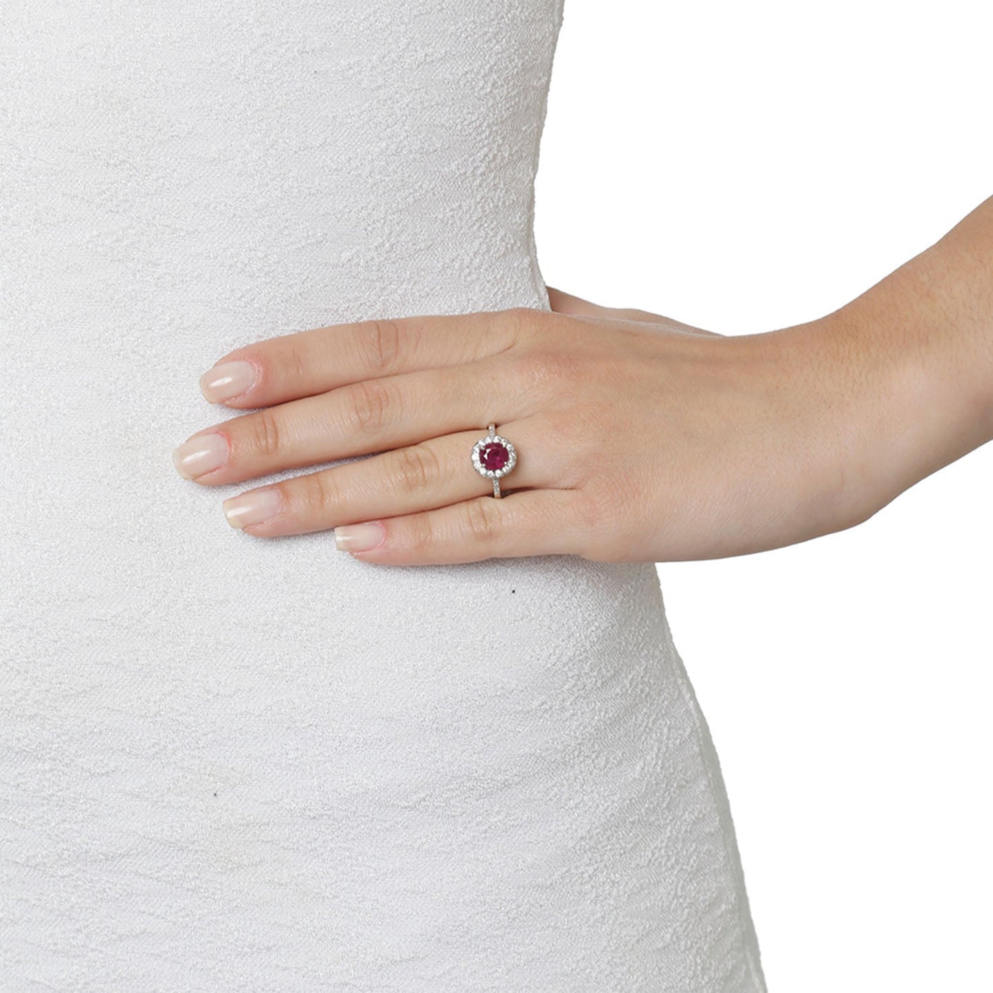 Ring 18KT White Gold with an Oval Ruby and Brilliant cut Diamonds. Product Code : 1222DWR35OV