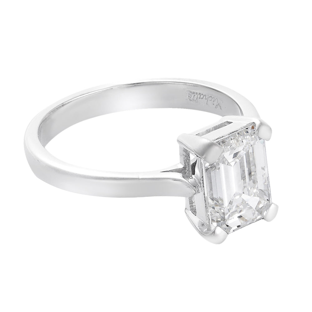 Emerald cut diamond solitaire 18KT white gold. Product Code : 8.RI.D.101258