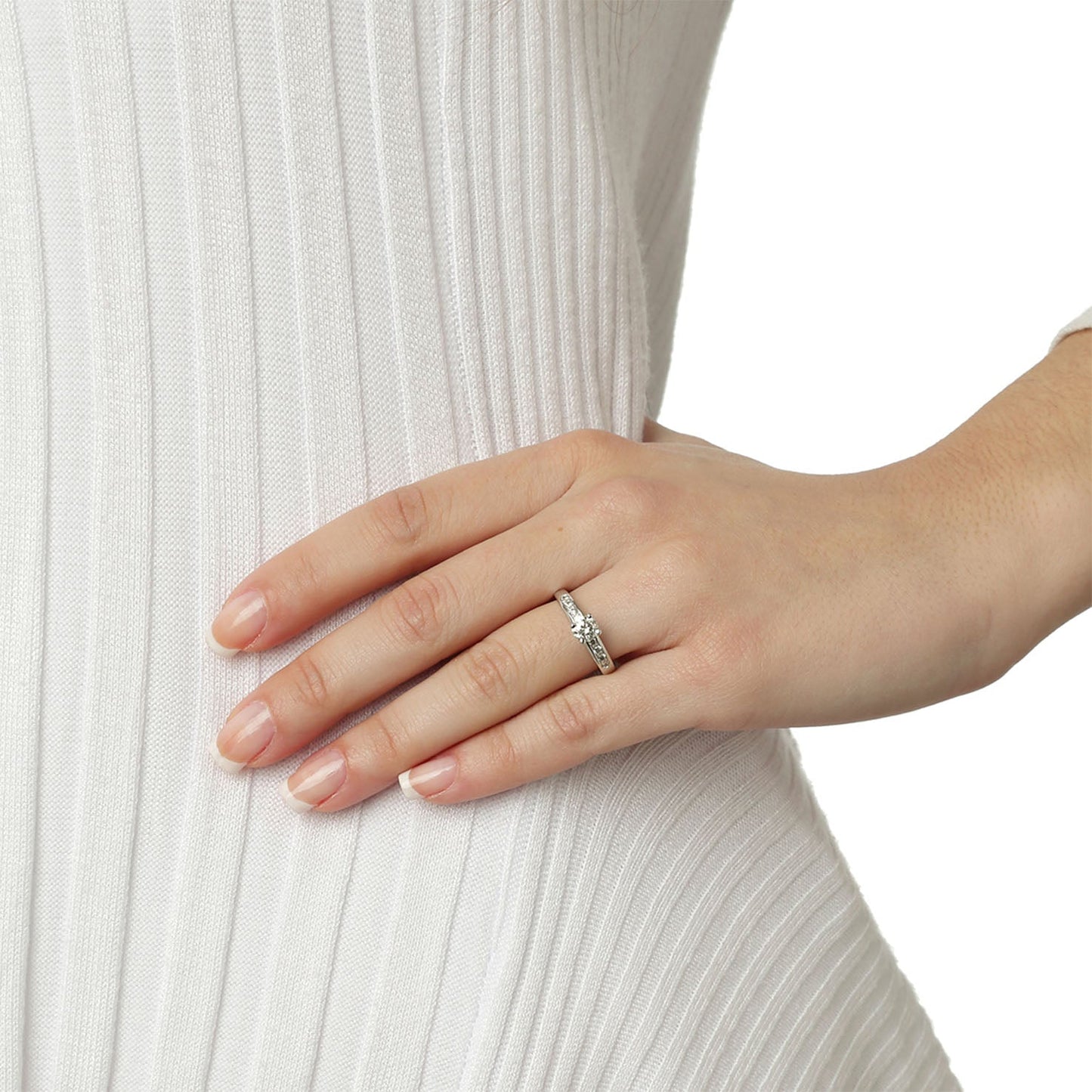 Diamond round brilliant cut solitaire 18 carat white gold with round brilliant diamonds on the sides. Product Code : 200DA264