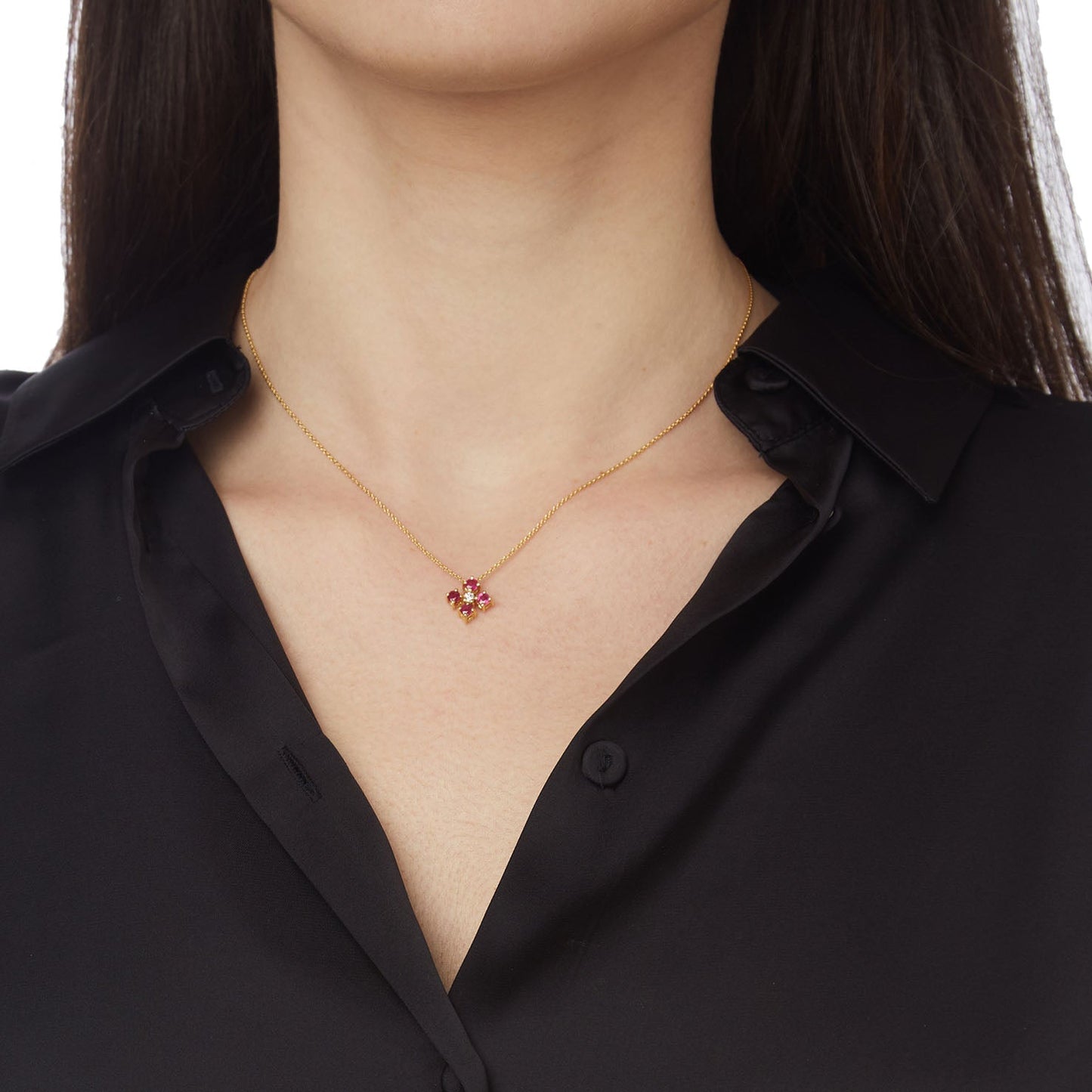 Σταυρός από κίτρινο χρυσό 18 καρατίων με ρουμπίνι και διαμάντια σε αλυσίδα. Κωδικός προϊόντος: 318ST7YR.