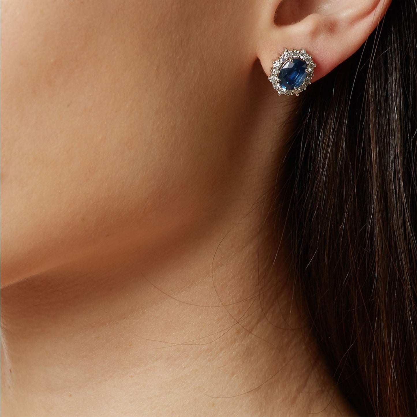 Sapphire and diamond earrings, 18 carat white gold. Product Code : 909SK95WS