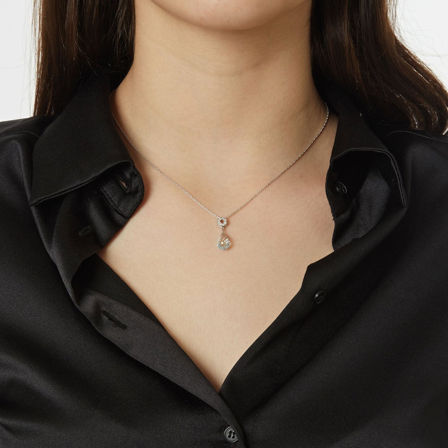 Necklace Pendant 18KT White Gold with Blue Topaz and Brilliant cut Diamonds. Product Code : 713M133