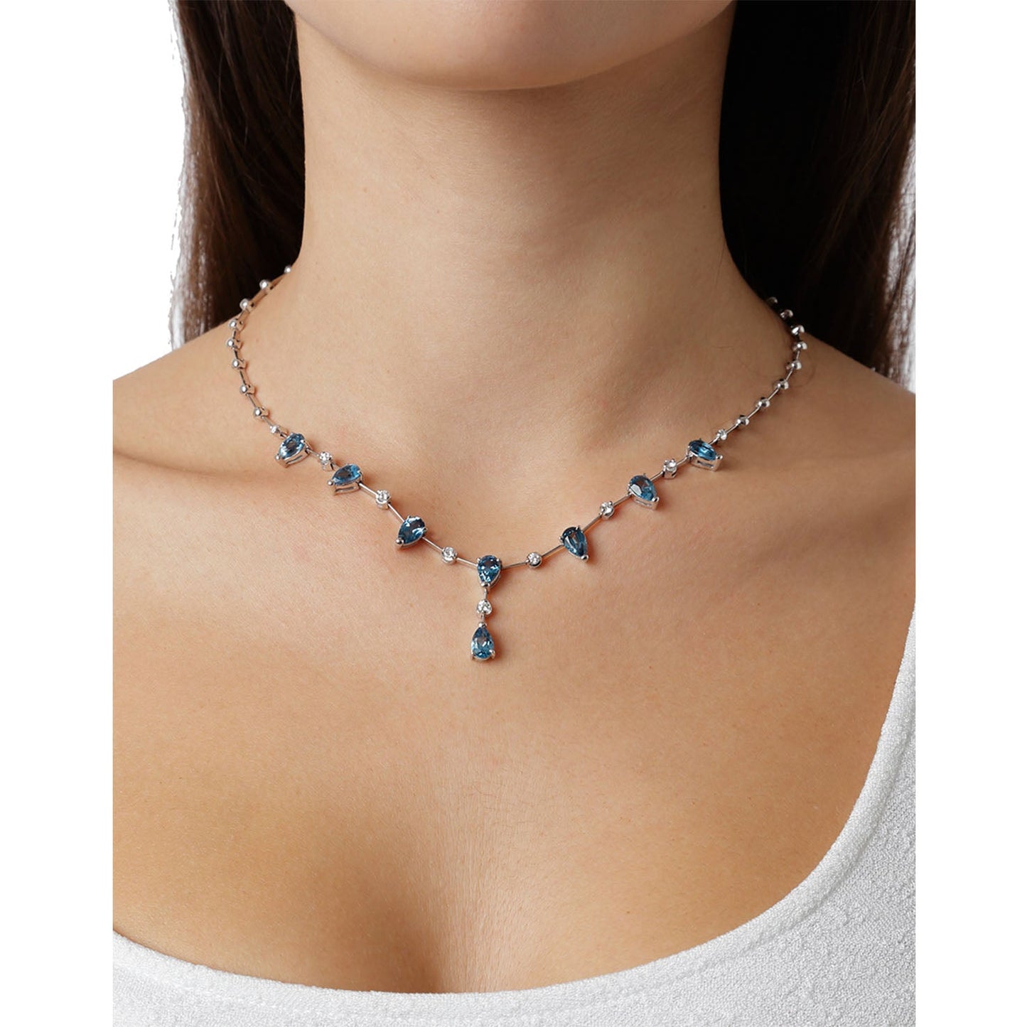 Necklace 18KT White Gold with Pear cut Blue Topaz and Brilliant cut Diamonds. Product code: 305NE092