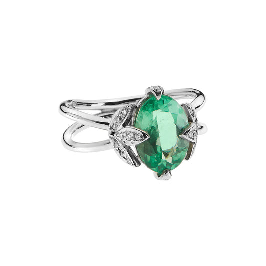Ring 18KT White Gold with an Oval Cut Emerald and Brilliant cut Diamonds. Product Code:1245DA123WE