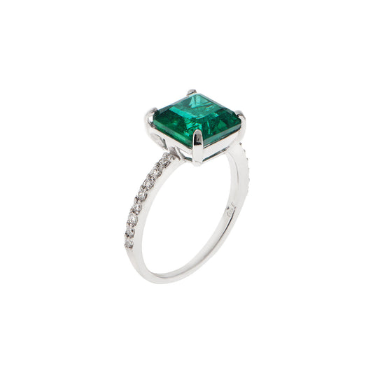 Emerald and diamond ring 18 carat white gold.   Product Code : 1329D84E