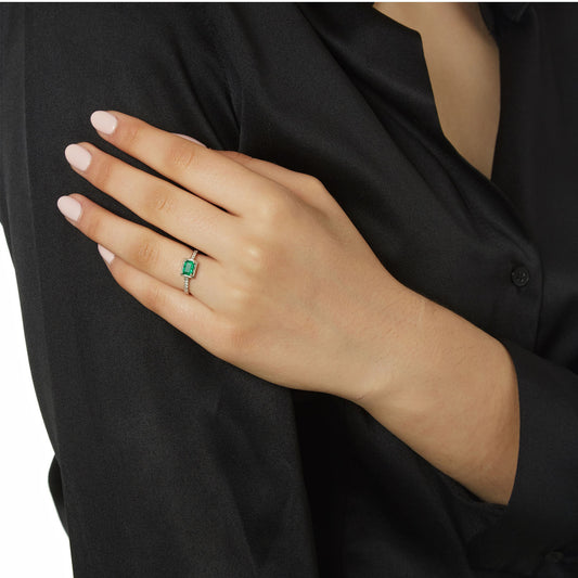 Ring 18KT White Gold with an Emerald cut Emerald and Brilliant cut Diamonds.  Product Code : 1415D1120W