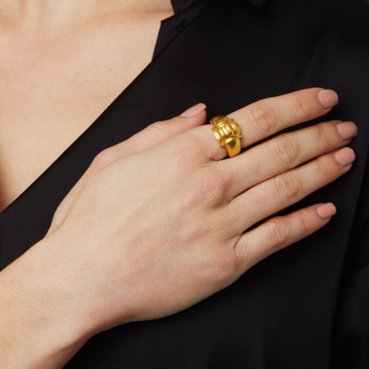 Ring 18 carat yellow gold.   Product Code : 95D190.