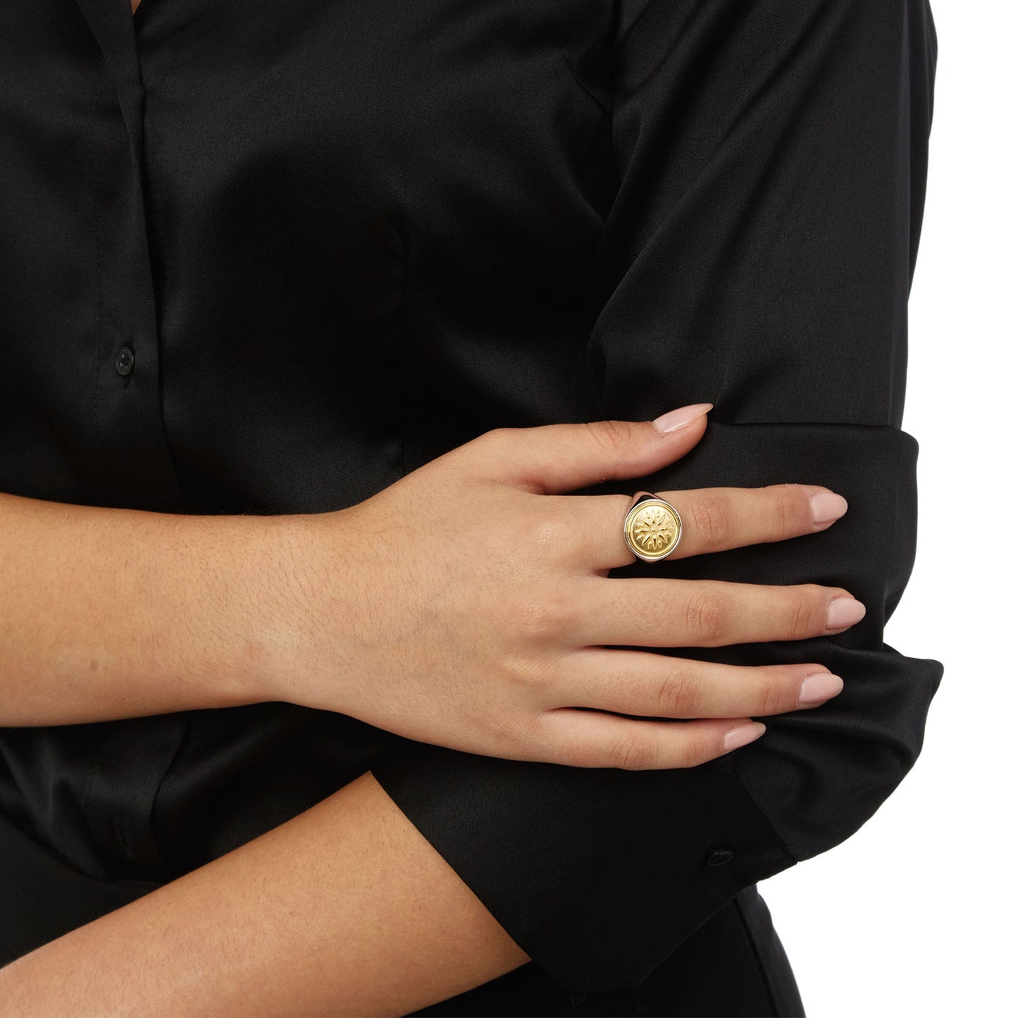 “Macedonian Shield”  archaic gold ring 18KT yellow and white gold. Product Code:372D1138A.