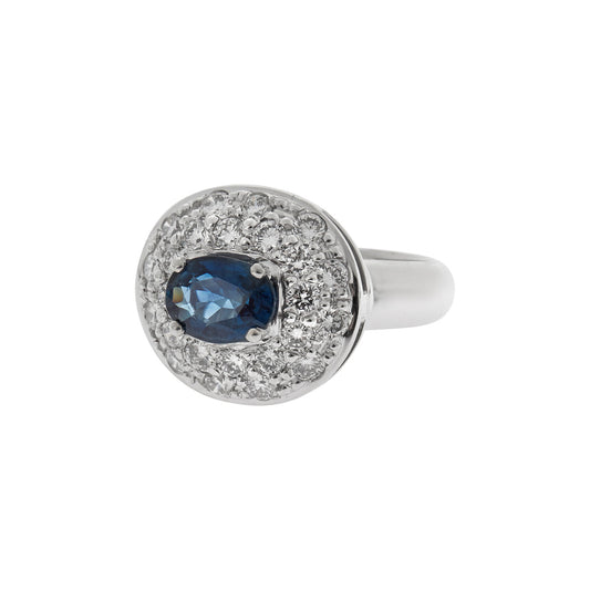 Ring 18KT White Gold with an Oval Sapphire and Brilliant cut Diamonds.