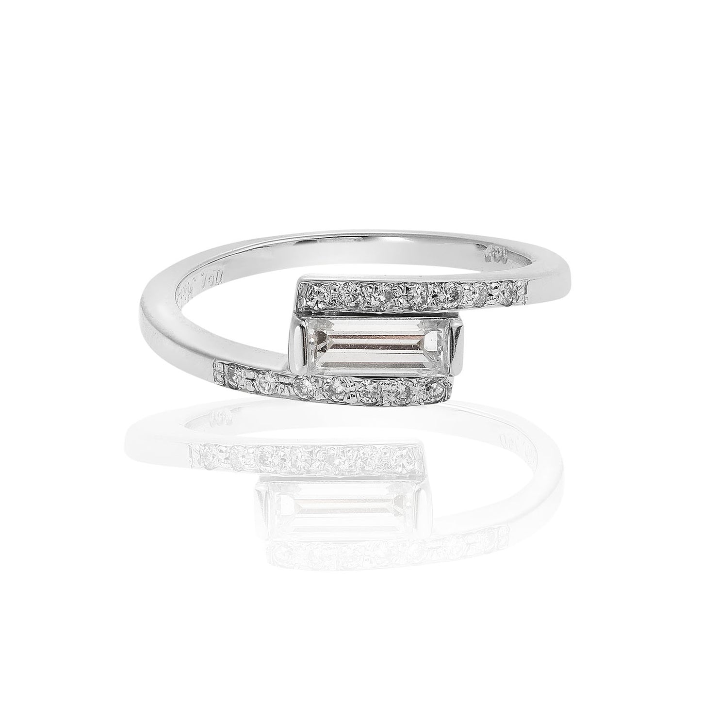 Baguette cut diamond solitaire ring 18KT white gold paved with Brilliant cut diamonds. Product Code : 1050DA27W