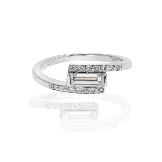 Baguette cut diamond solitaire ring 18KT white gold paved with Brilliant cut diamonds. Product Code : 1050DA27W