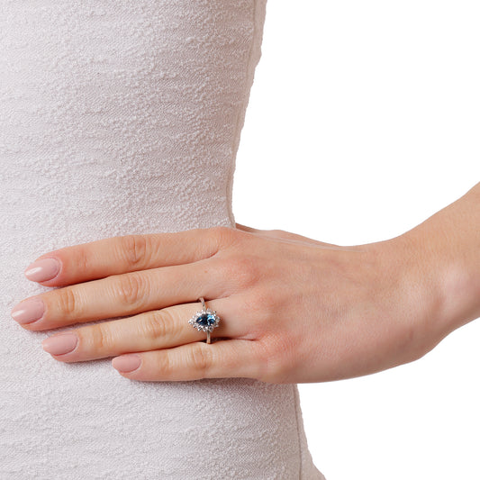 Blue topaz and diamond 18 carat white gold ring. Product Code : 1308DW69BTP