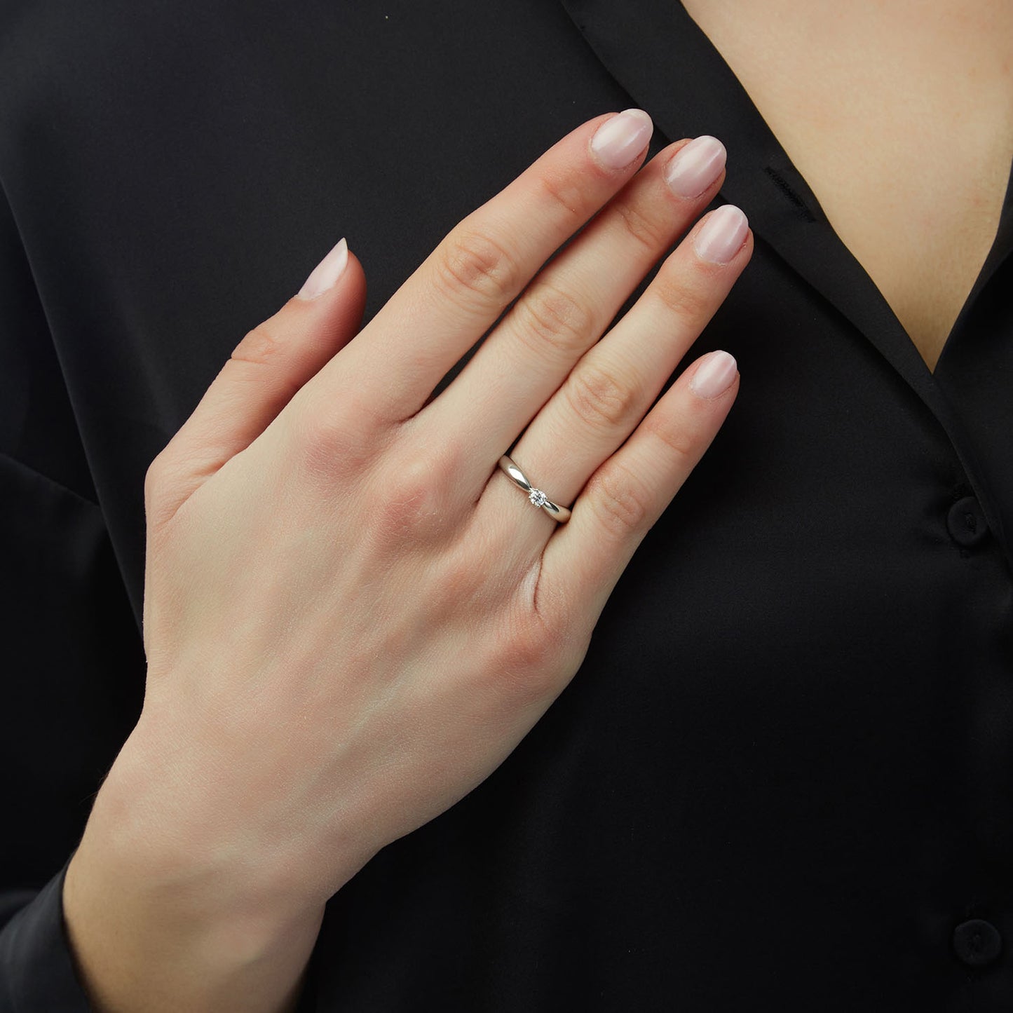 Solitaire round brilliant cut diamond ring k18 white gold. Product Code :1328D086W