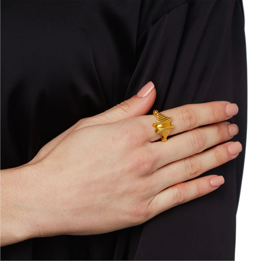 Ring 18 carat yellow gold.   Product Code : 281D104.
