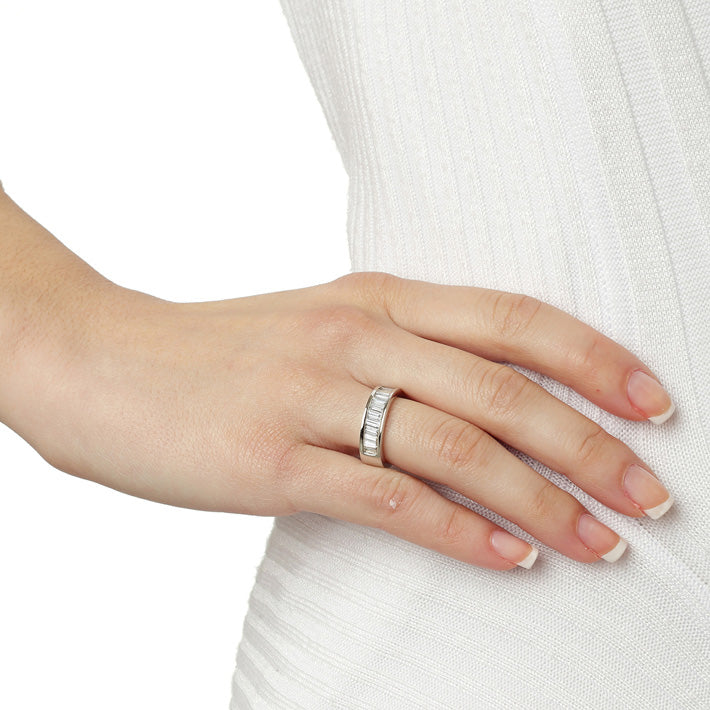 Baguette diamond  half band 18 carat white gold. Product Code : 376DA456
