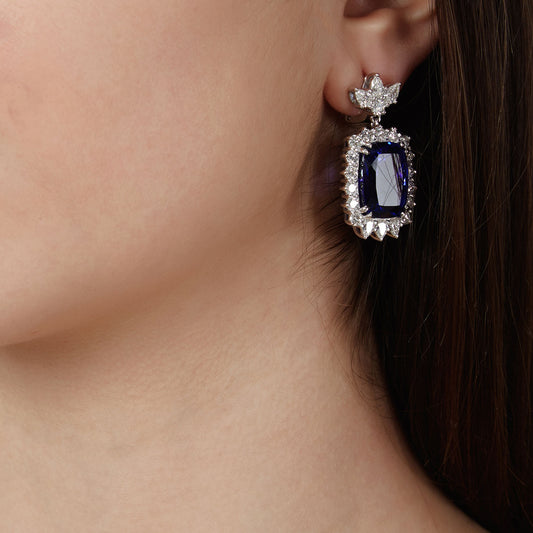 Tanzanites and diamond drop earrings, 18 carat white gold.  Product Code : 400AF