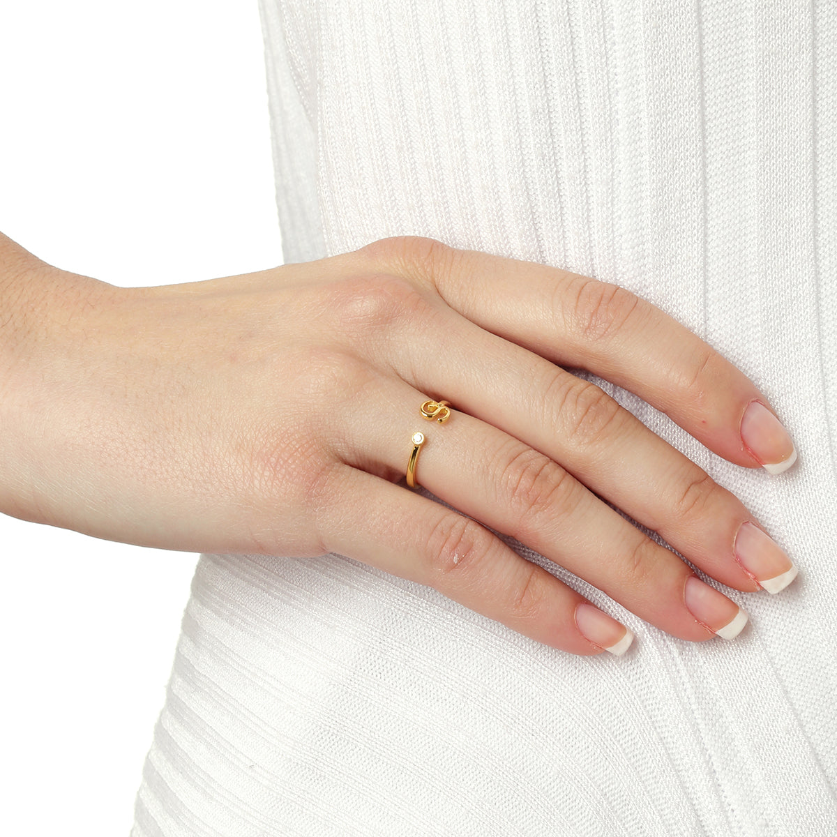Ring with the letter S of the alphabet in 18KT yellow gold with a brilliant cut diamond