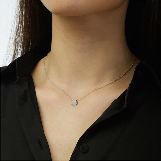 Cross with a  brilliant cut diamond and chain 18KT white gold.   Product Code: 347ST04W.