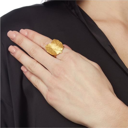 Ring 18 carat yellow gold.   Product Code : 349D1645.