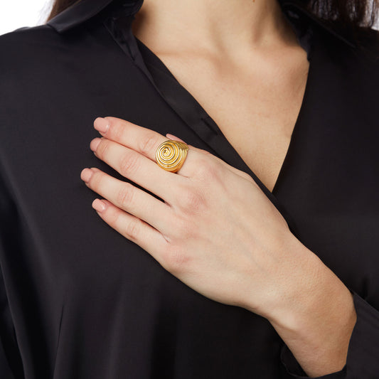 Ring 18 carat yellow gold.   Product Code : 350D805.