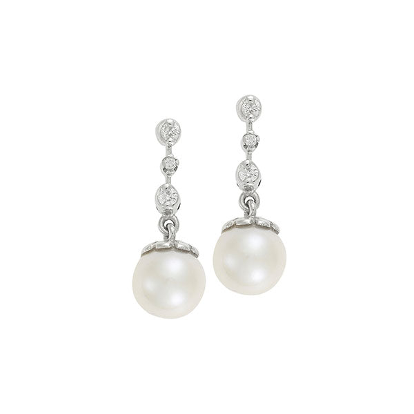 Diamond and pearl drop earrings in 18 carat white gold.   Product Code : 846SK041P