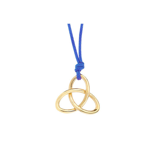 Gordian knot 18-carat yellow gold charm.Symbol for a complicated problem solvable only by bold action, associated with the life of Alexander the Great.Product code: 492ME021L