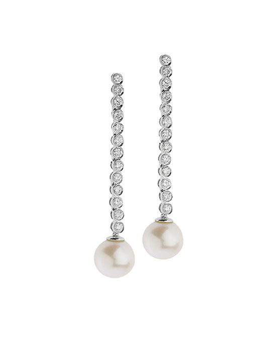 Diamond and pearl drop earrings in 18 carat white gold.   Product Code : 733SK63P