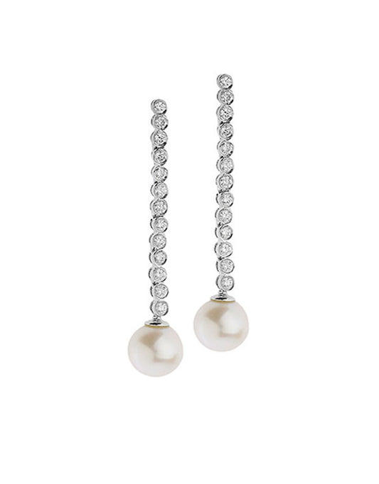 Diamond and pearl drop earrings in 18 carat white gold.   Product Code : 733SK63P