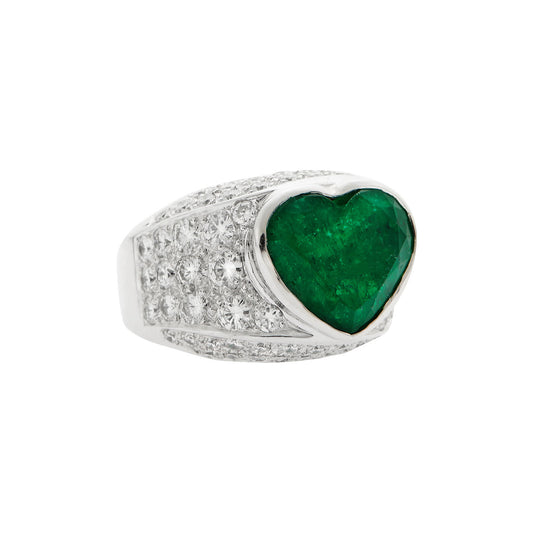 Ring 18KT White Gold with a Heart cut Emerald  and Brilliant cut Diamonds. Product Code:67DA59