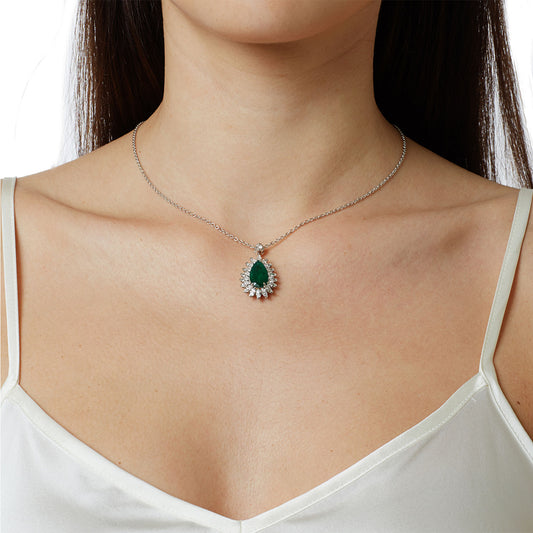 Emerald and diamond pendant 18 carat white gold.  Product Code : 684ME114