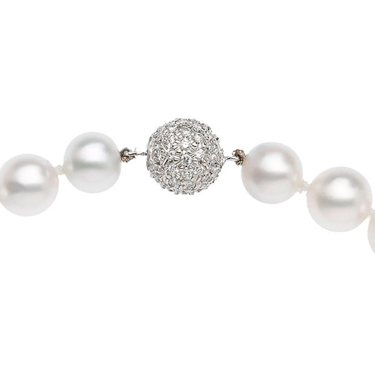 Diamond and pearl necklace KT18 carat white gold.   Product code: 315PE15