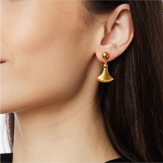 Earrings 18 carat yellow gold.