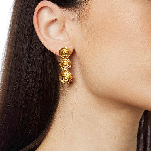 Earrings 18 carat yellow gold.