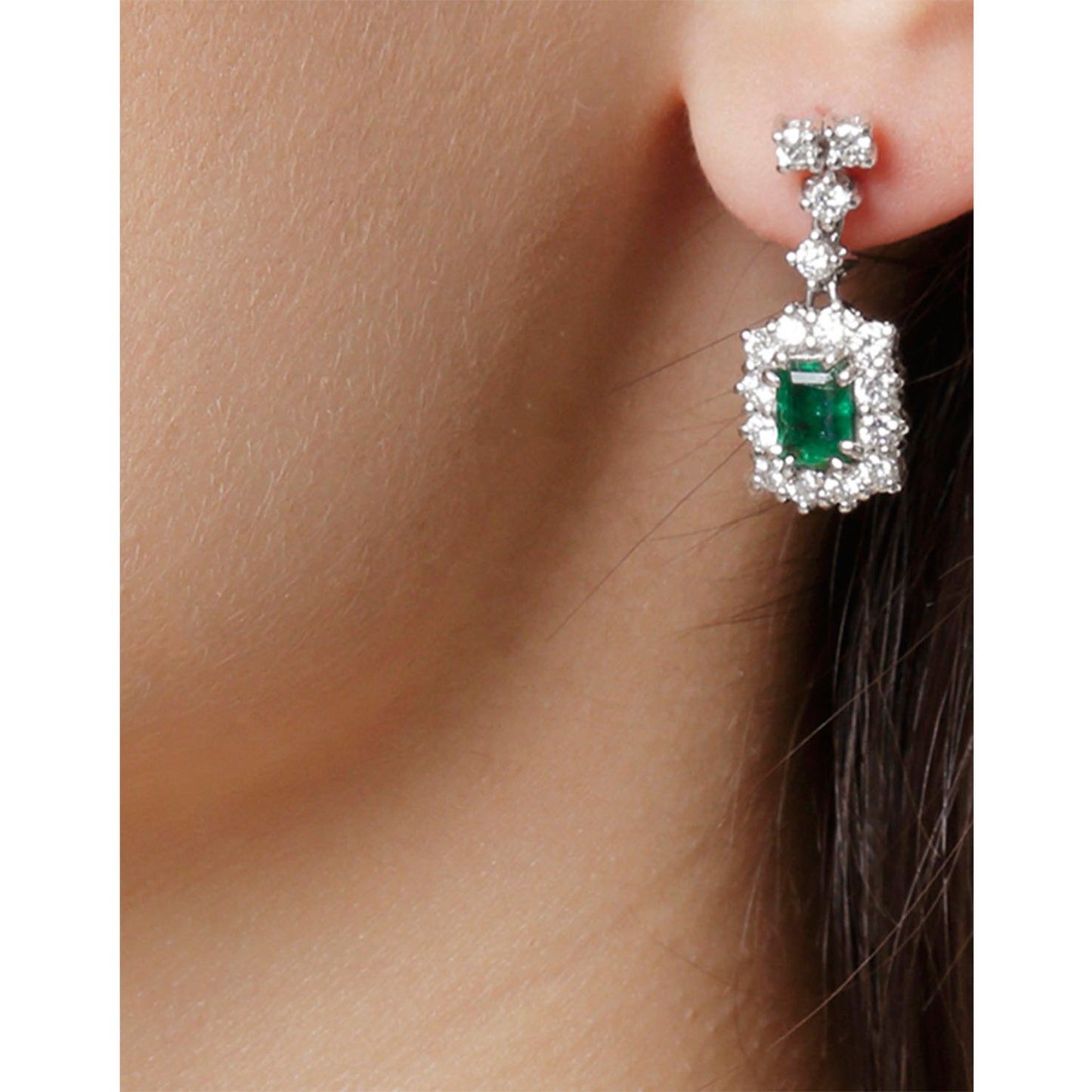 Emerald and diamond drop earrings, 18 carat white gold.  Product Code : 843SK37WE