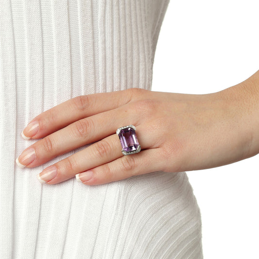 Amethyst and diamond ring, 18KT white gold. Product Code:860DA037