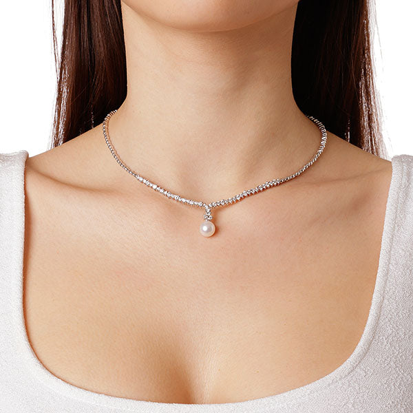 Diamond and South Sea pearl necklace KT18 carat white gold.  Product code: 311KO39WP