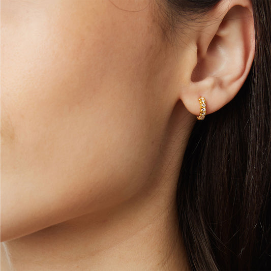 Diamond hoop earrings in 18 carat yellow gold.  Product Code : 895SKPIKOYSD