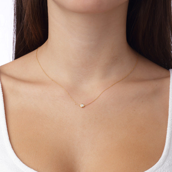 Diamond solitaire chain pendant 18 carat yellow gold.   Product Code : 489HM086Y