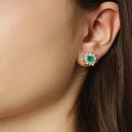 Emerald and Diamond Stud Earrings 18KT White Gold. Product Code : 924SW010E