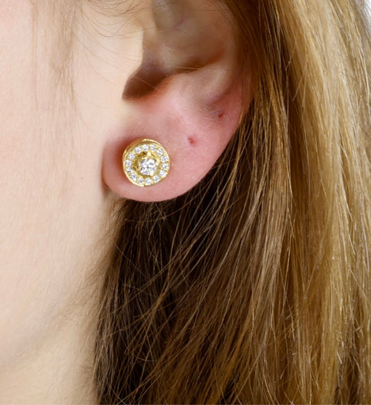 Halo diamond 18K yellow gold, stud earrings, with total center diamonds 0.32 carats and accent stones around it 0,26 carats. Total weight 3.80. Product code 11SK157