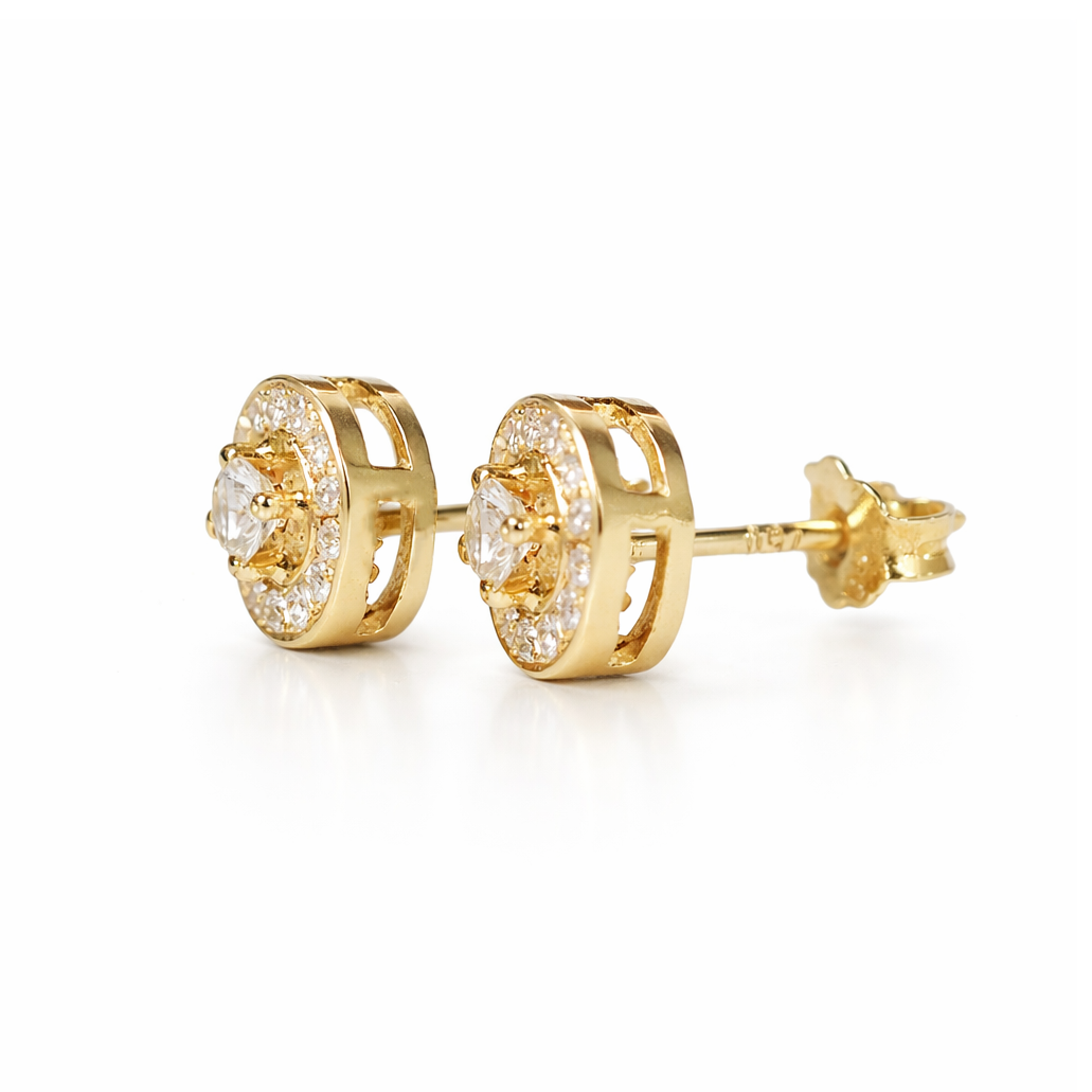 Halo diamond 18K yellow gold, stud earrings, with total center diamonds 0.32 carats and accent stones around it 0,26 carats. Total weight 3.80. Product code 11SK157