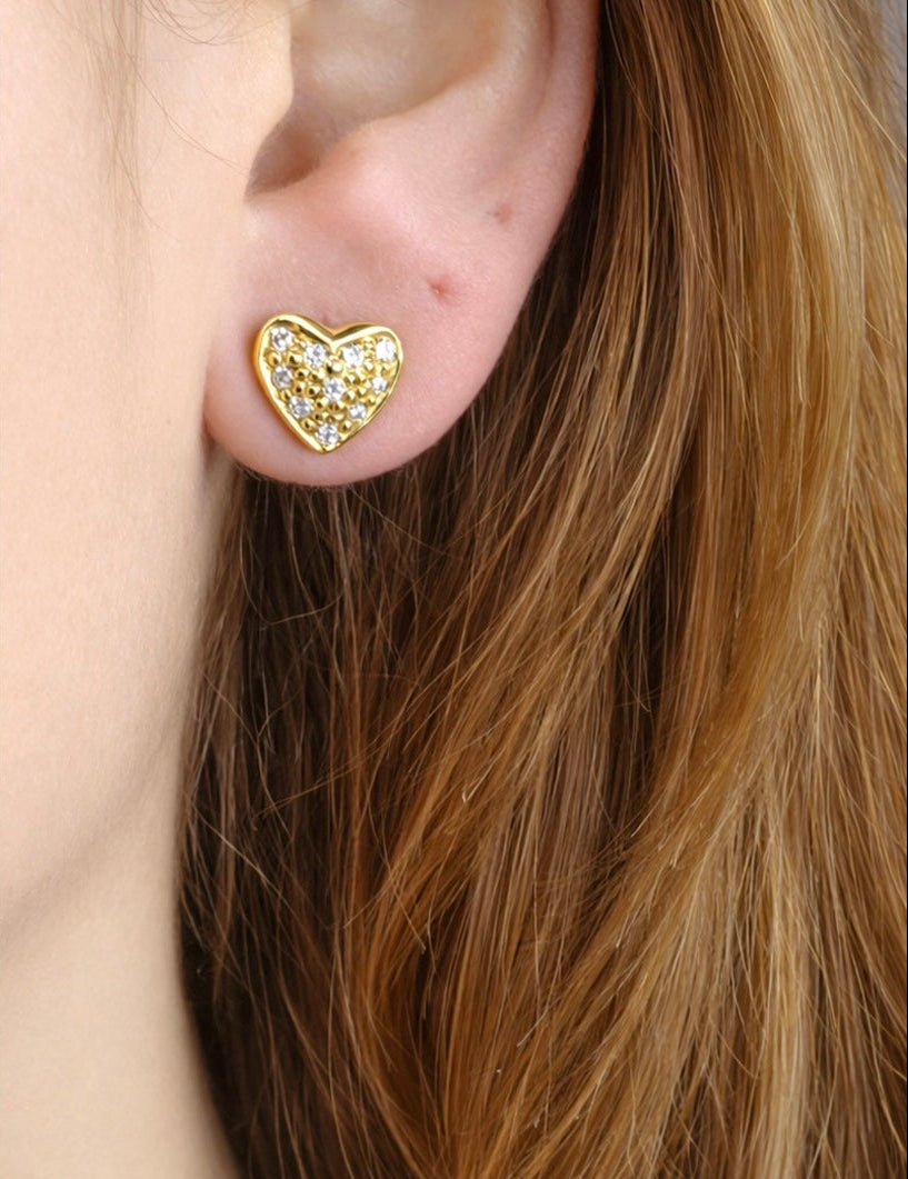 Heart shape stud earrings 18K yellow Gold with diamonds 0,33 carats and weight 5,30 grams. Product Code: 55SY30