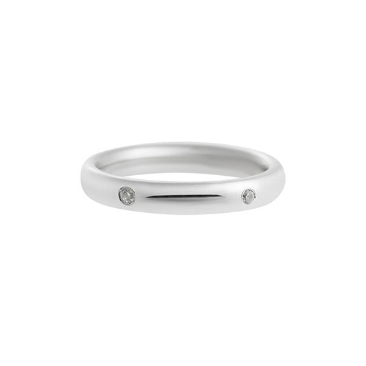 Wedding ring in 18K white gold with four brilliant cut diamonds.