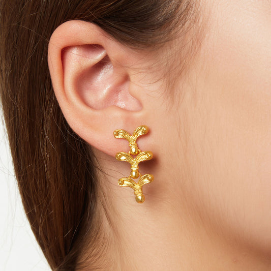 Earrings 18 carat yellow gold.